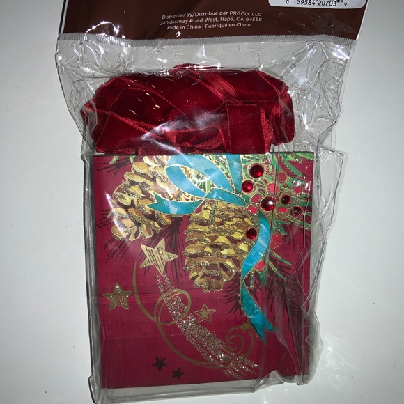 Papyrus holiday gift bags assortment 3 each of 2 designs New - Picture 3 of 3